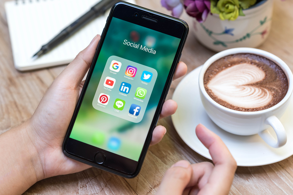 links on social media all have nofollow attributes