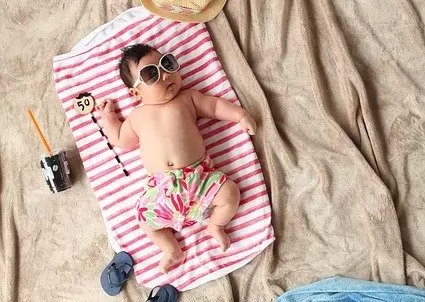 Baby dressed up in a beach outfit. Image by <a href="https://pixabay.com/users/hisins30-3587860/